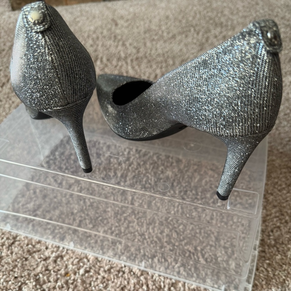 MICHAEL KORS Elegant Shimmering Black Women's Heels
Never Worn
Size 6.5 U.S.